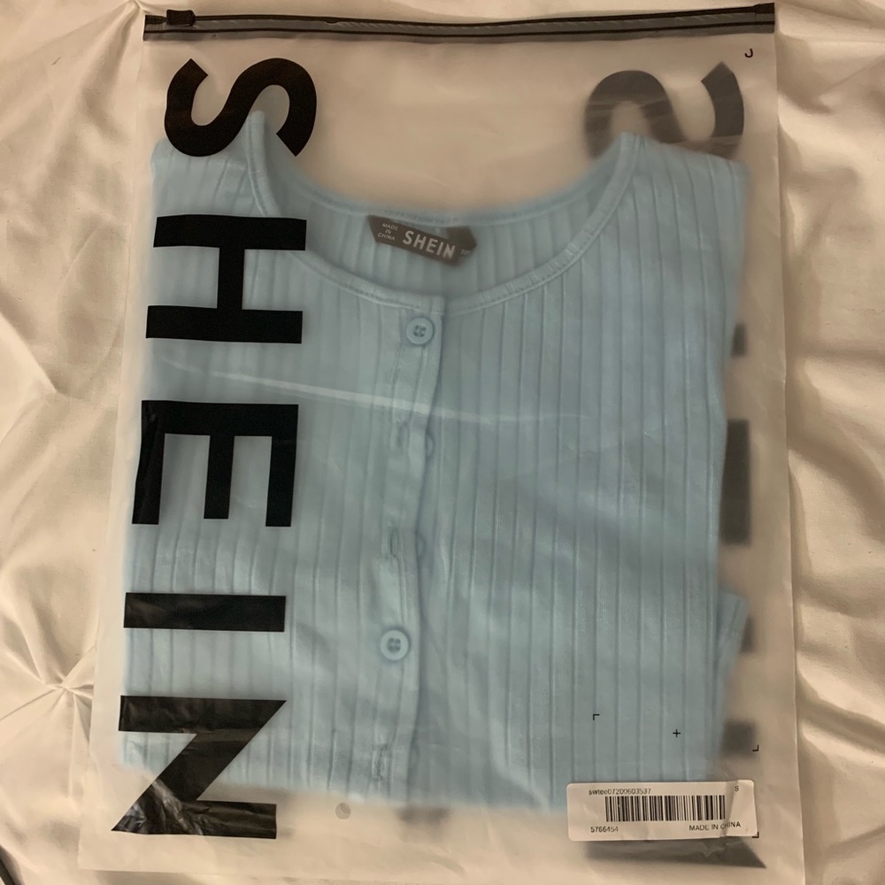 Button Up Rib-Knit Crop Tee - Picture 2 of 2